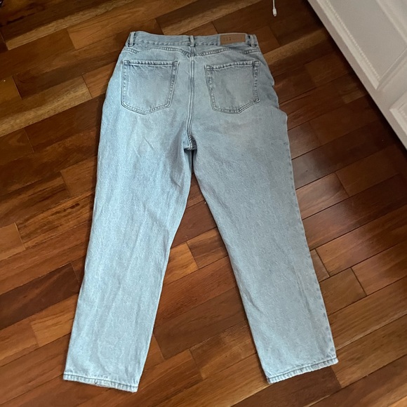 baggy jeans, super cute and comfortable, goes well with baby tees - Picture 2 of 3